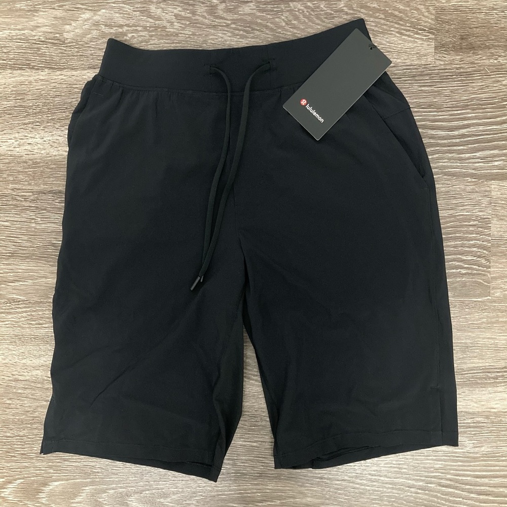 Men’s Lululemon T.H.E. shorts 11” linerless Small